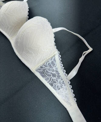 Dantelli Desteksiz Sütyen - 9